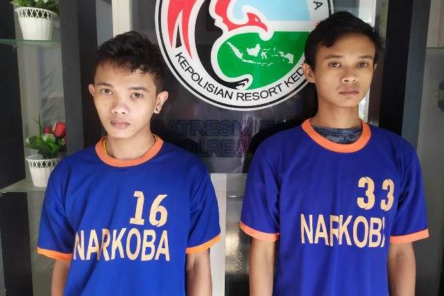 bekuk-kakak-adik-asal-pare-edarkan-pil-koplo