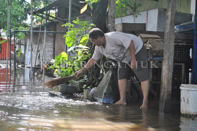 melihat-pasar-loak-payaman-kecamatan-nganjuk-saat-pandemi-covid-19