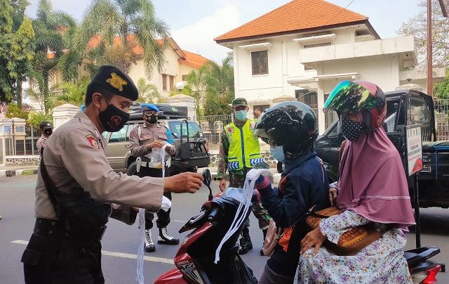 polres-kediri-kota-razia-pelanggar-prokes-cegah-varian-omicron