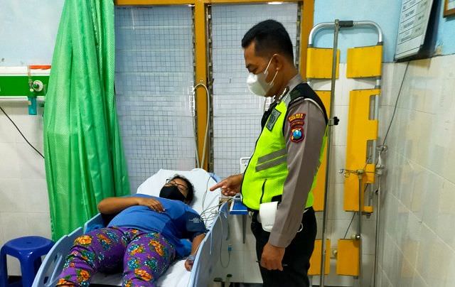 berhenti-saat-lampu-merah-warga-asal-mojoroto-diseruduk-motor