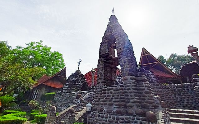 gereja-puhsarang-objek-wisata-religi-di-kaki-gunung-wilis
