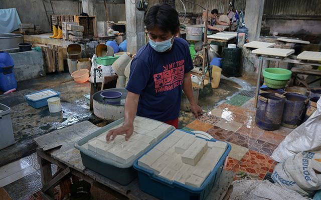 kampung-tahu-di-tinalan-kecamatan-pesantren-tercekik-harga-kedelai