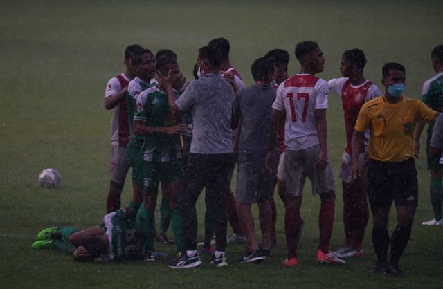 keributan-antara-pemain-persedikab-dengan-persihalsel-ini-alasannya