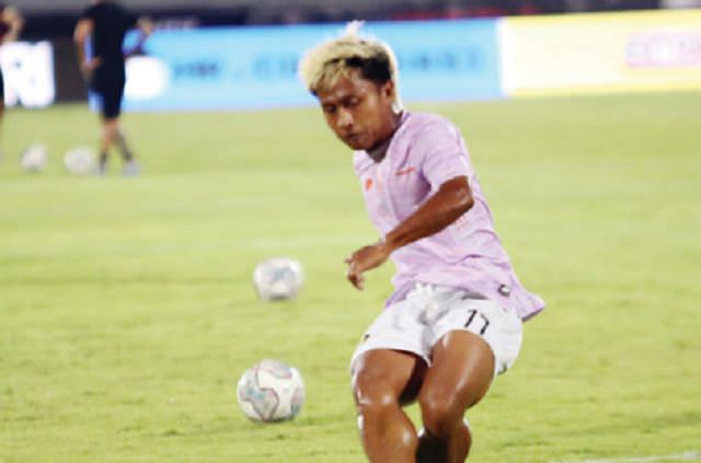 pemain-persik-kediri-felix-risna-dan-fahmi-sudah-latihan-kembali