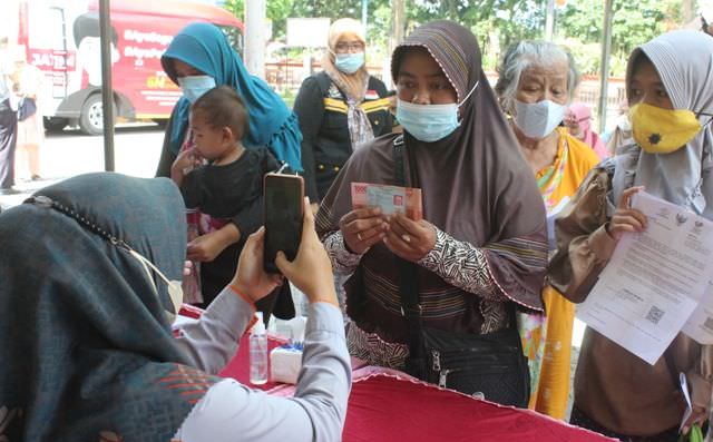 warga-di-kota-kediri-lebih-suka-terima-bansos-berupa-uang-tunai