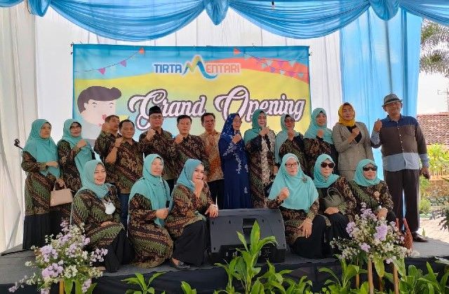 abah-syamsul-resmikan-kolam-renang-tirta-mentari