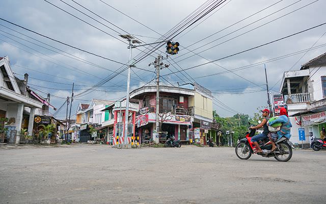 teras-dan-pagar-warga-di-tiron-dan-banyakan-terancam-terkepras