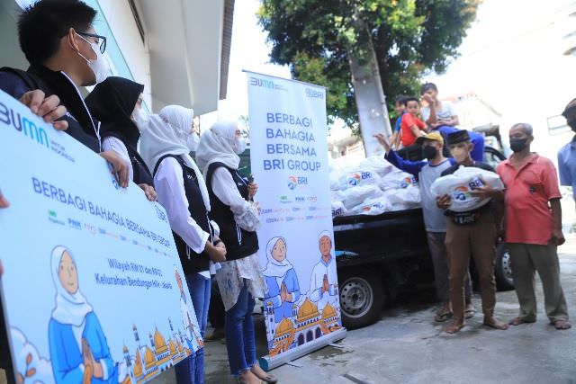 bri-group-bagikan-sembako-ke-panti-asuhan-panti-werdha-masyarakat