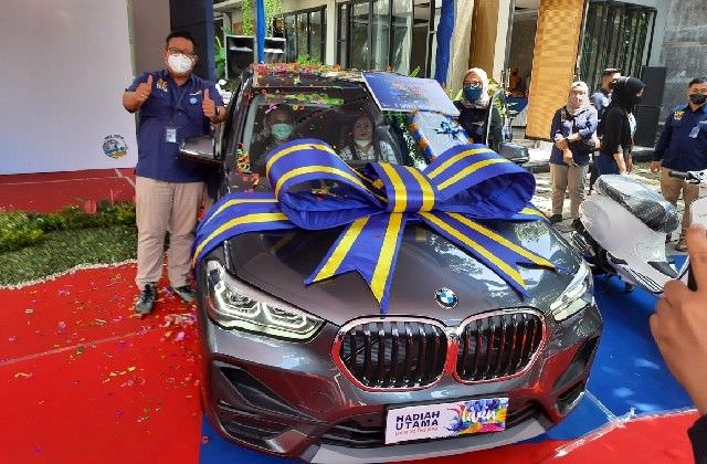 nasabah-bank-mandiri-pare-menangkan-bmw-x1