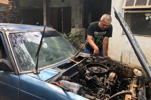 usai-isi-bbm-mobil-milik-warga-asal-gurah-terbakar