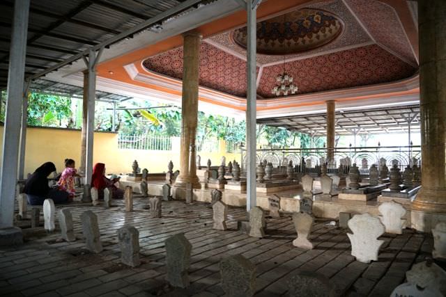 bakri-yang-cerdas-tapi-suka-berjudi