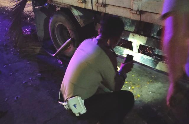 warga-asal-pagu-tewas-tabrak-truk-yang-ganti-ban