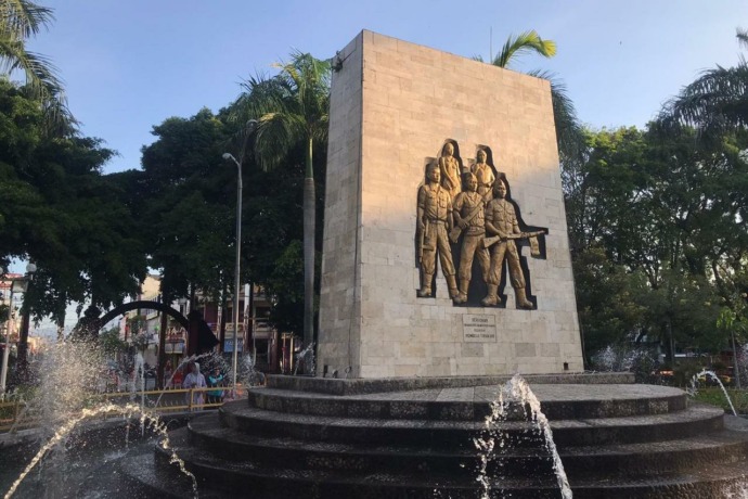 PAHLAWAN NGANJUK: Monumen Kapten Kasihin di Alun-Alun Nganjuk. (Foto: Andhika Attar)