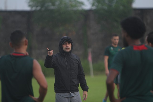 Javier Roca Pelatih Persik Kediri (Foto: Iqbal Syahroni)