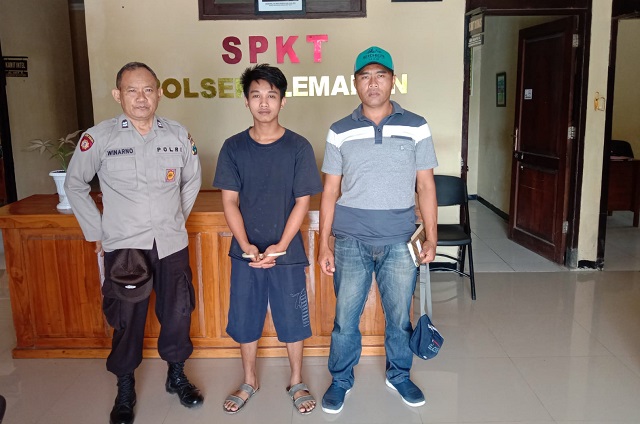 NEKAT: Petugas Polsek Plemahan telah mengamankan KR, tersangka penyalahguna pil dobel L illegal di mapolsek. (Humas polsek plemahan)