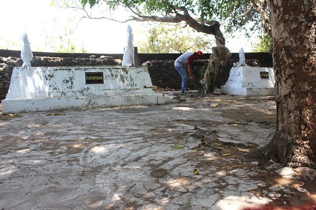 WISATA RELIGI: Makam Eyang Boncolono berada di puncak Bukit Maskumambang, lereng Gunung Wilis, masuk kawasan Wisata Gua Selomangleng. (Foto: Rekian)