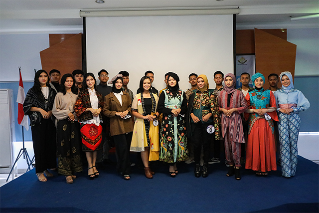 SIAP BERSAING: Sepuluh finalis GenZ boys and girls akan mengikuti serangkaian kegiatan sebelum final party Minggu (18/9) nanti. (Foto: Wahyu Adji)