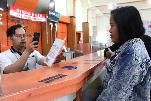 Pengambilan BSU di kantor pos