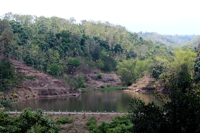WISATA: Embung Guworejo di Desa/Kecamatan Tarokan dimanfaatkan warga untuk mengaliri lahan pertanian dan untuk kebutuhan sehari-hari. (Foto; Rekian)