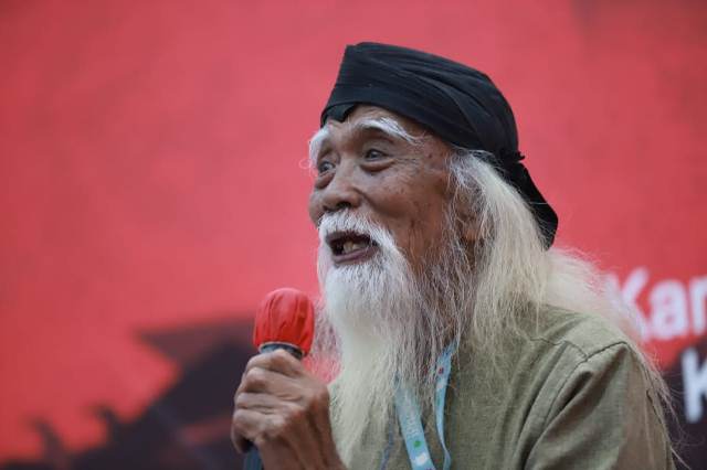 TUTUP USIA: Soesila Moeslim saat peringatan Kudatuli. Mbah Moeslim meninggal dunia di usia 98 tahun. 9Foto: Andhika Attar)