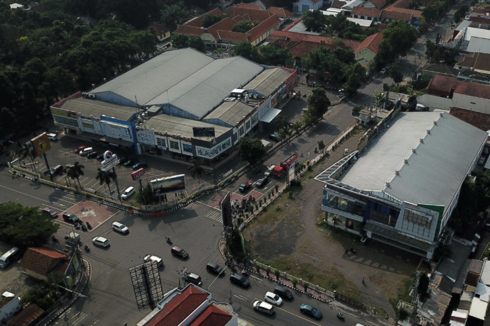 CICIL PAD: Bangunan Dhoho Plaza I dan Dhoho Plaza II diwajibkan membayar kontribusi ke Pemkot Kediri setiap tahun dengan nilai yang bervariasi hingga tahun 2036 nanti. (Foto: Wahyu Adji)