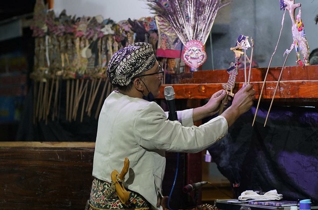 LESTARI: Wayang Krucil baru saja tercatat dalam pusat data nasional kekayaan intelektual komunal Indonesia yang diusulkan Pemkab Kediri ke Kemenkum HAM. (Foto: PEMKAB KEDIRI UNTUK JP RADAR KEDIRI)