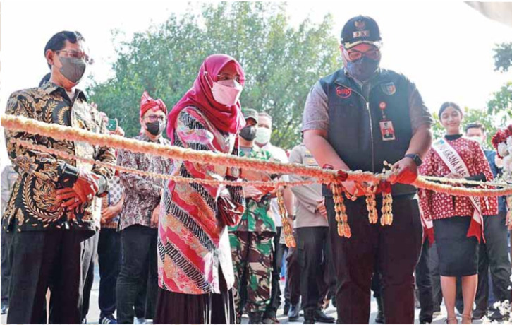 KOMPAK: Bupati Hanindhito Himawan Pramana dan Wabup Dewi Mariya Ulfa kerap hadir bersama menyapa masyarakat dalam berbagai kegiatan. (Foto: Pemkab Kediri For JPRK)