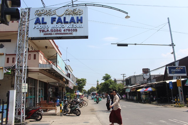 TETAP RAMAI: Pondok Pesantren Al Falah Ploso menerima santri kilat yang dibuka khusus selama Ramadan. (Foto: Rekian)