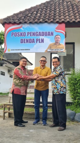 KOMPAK: (ki-ka) Manajer UP3 Kediri Leandra Agung, Kuasa Hukum IPHI Ir Joko Trisno Mudiyanto, Sukardi.