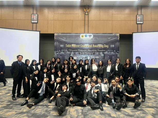 Oleh: Innaya Amalia Santoso, Irzam Ghivar Kawarizmi, Lalu Satria Islami, Mustika Eka Chandria, Rani Latifa Febriani, Syarifah Nurhasanah Jamalullail, Zuhri Al Hadid