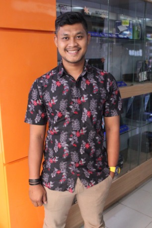 Owner Dan Cell Ridhan Nandari