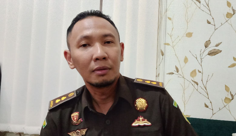 TAHAP PENYELIDIKAN: Kasi Pidsus Kejari Jember Isa Ulinnuha. Sejauh ini, kejaksan terus menyelidiki dugaan penyalahgunaan penyewaan aset Pemkab Jember yang tersebar di 63 tit