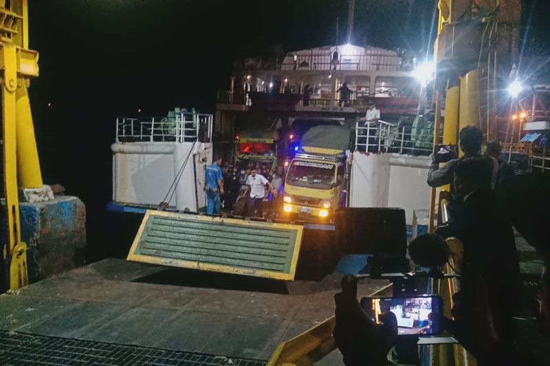 KMP Rodita setelah berhasil dievakuasi oleh Basarnas Bali, Denpasar, Rabu (21/6/2023).
