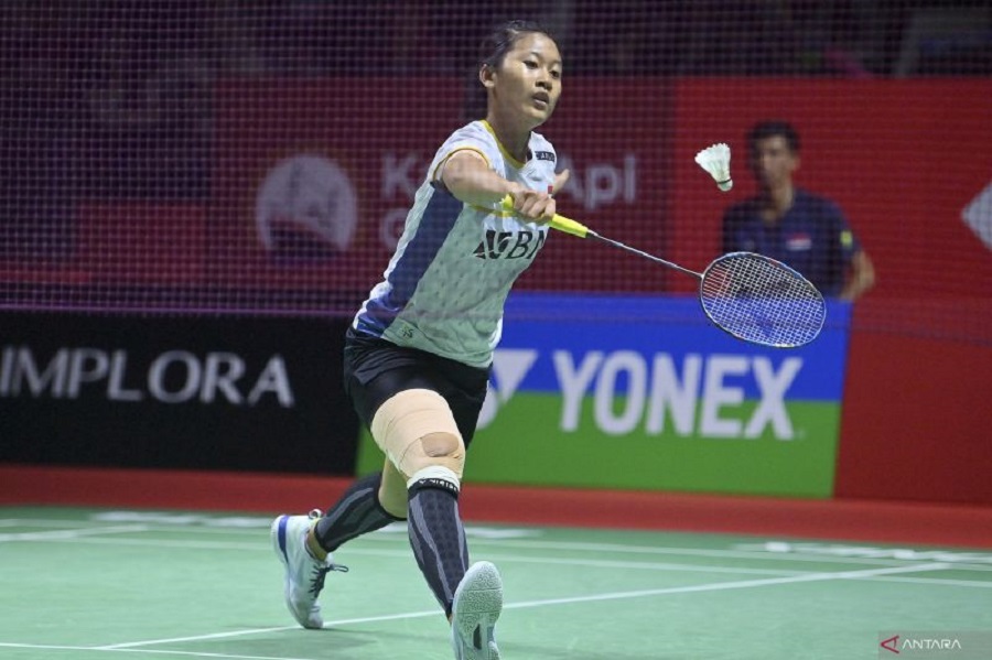 Foto arsip - Pebulu tangkis tunggal putri Indonesia Putri Kusuma Wardani berusaha mengembalikan kok ke arah lawannya pebulu tangkis tunggal putri Jepang Akane Yamaguchi dalam babak 16 besar turnamen I