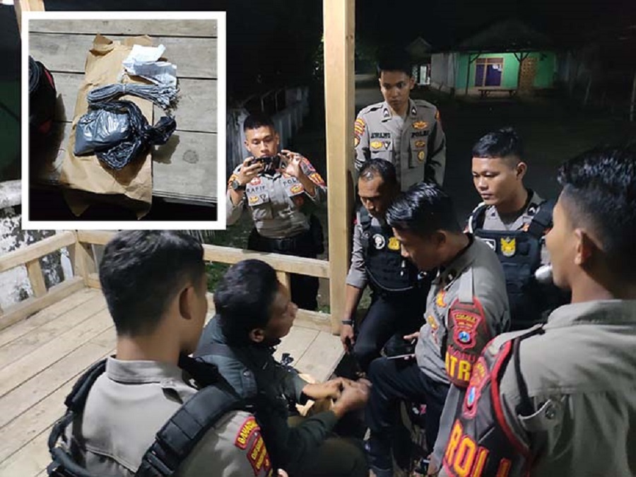 Polisi memeriksa Budan, 55 dan mengamankan bubuk mesiu atau bubuk mercon, saat itu ia sedang duiduk sendirian.