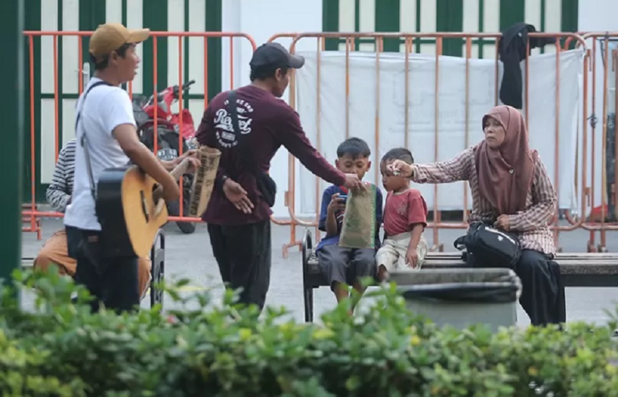 Meski keberadaan pengamen di Malioboro, Jogjakarta telah puluhan kali ditertibkan, namun setiap hari mereka masih sajanekat&nbsp; tetap ngamen di kawasan tersebut