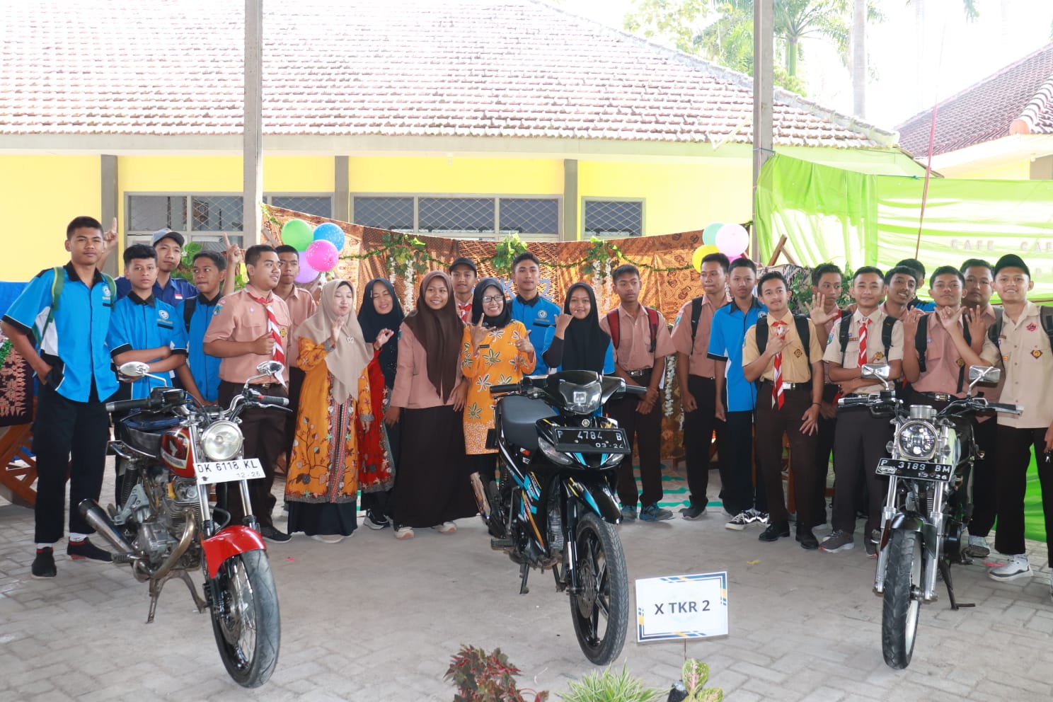 BIKIN BANGGA: Unjuk karya siswa SMK Negeri 3 Bondowoso dalam acara puncak aksi P5 dengan tema &ldquo;kebekerjaan&rdquo;. Agenda tersebut berlangsung pada 16 Juni kemarin.