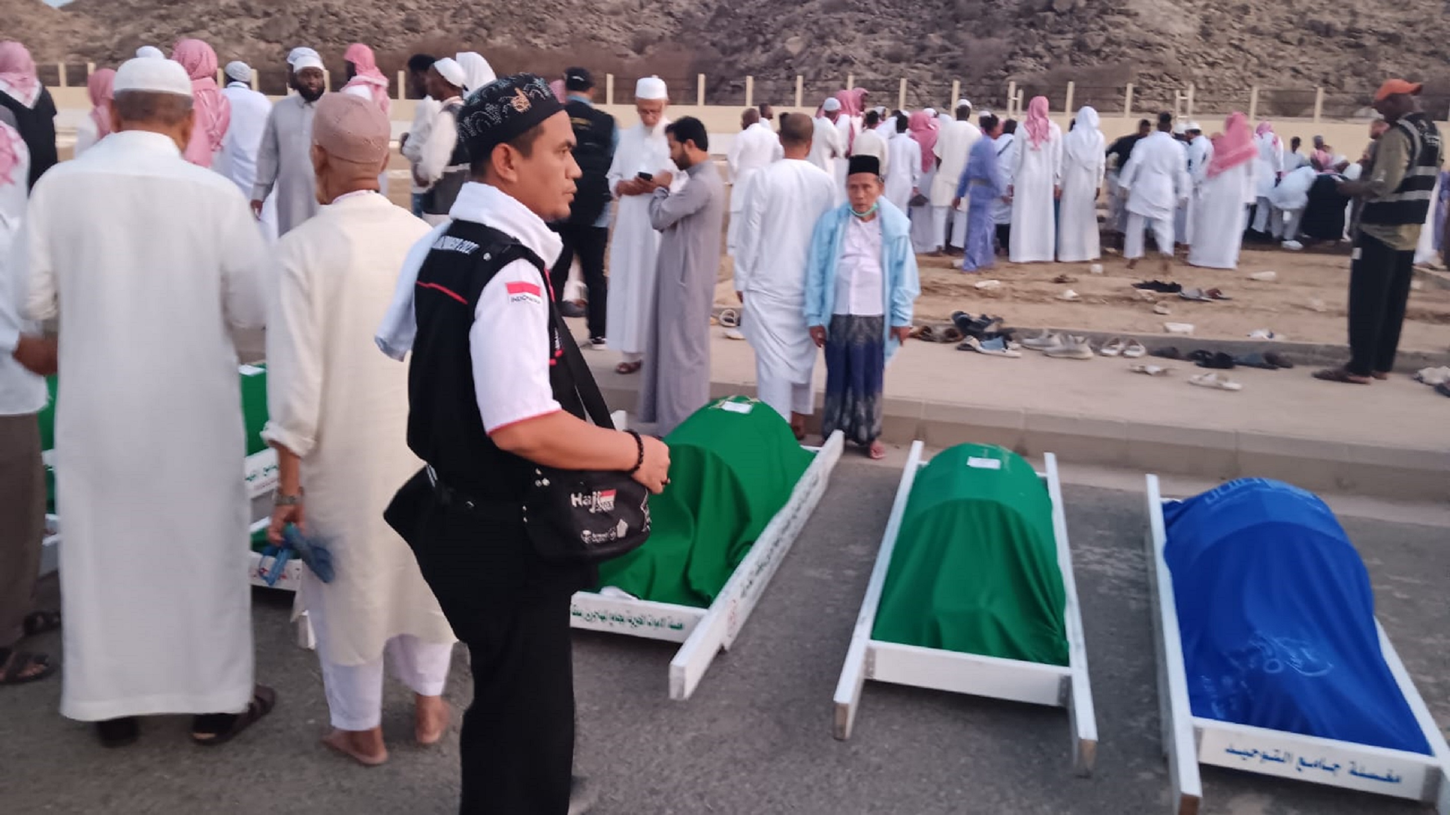 KABAR DUKA: Jenazah Titin Ningati Supono, warga Jenggawah Jember, dimakamkan di Sharaya Makkah bersama jenazah jemaah haji lain, pagi kemarin (25/6).