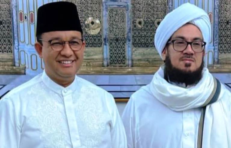 DOA RESTU: Anies Rasyid Baswedan mendapat sambutan hangat dari Sayyid Ahmad Al Maliki, putra Sayyid Muhammad Alwi Al Maliki, ulama terkemuka Makkah.