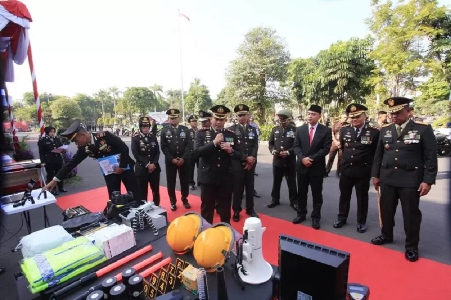 Kombes Pol Pasma Royce, Kapolrestabes Surabaya, menjelaskan sistem kerja mobil olah TKP Presisi.
