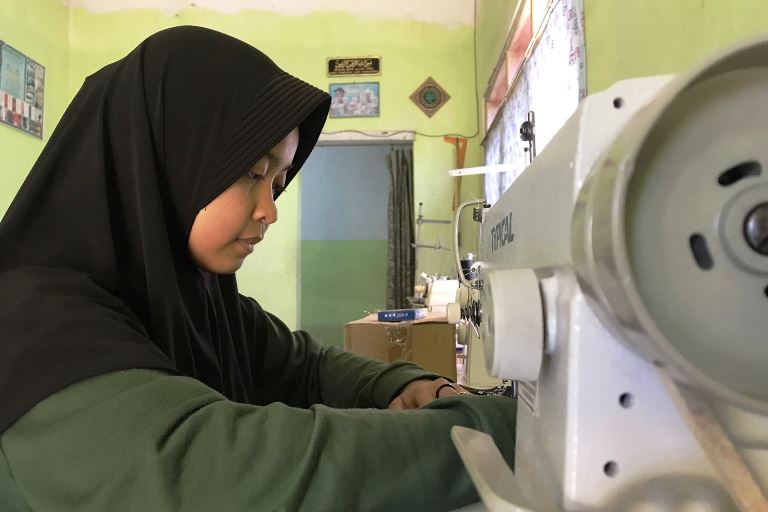 KONSENTRASI: Intan Yulia Asy