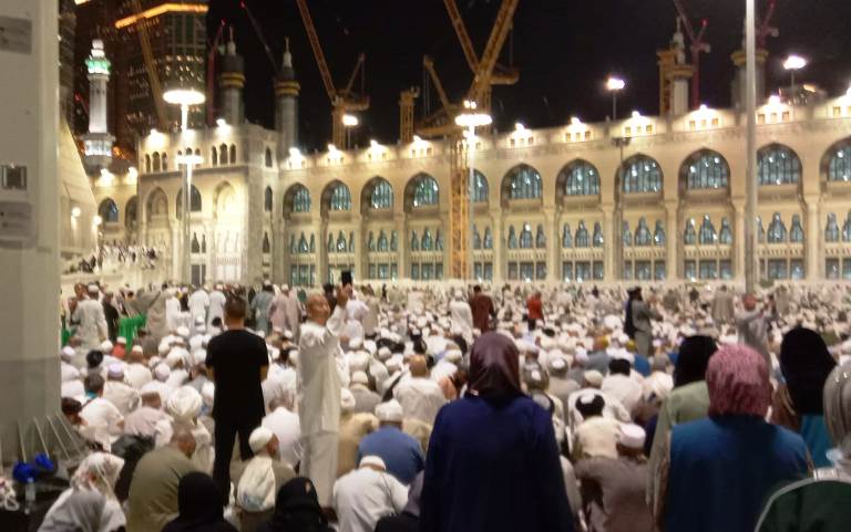 TERUS BERIBADAH: Jemaah haji tetap banyak yang melakukan tawaf sunah sebelum meninggalkan Makkah.