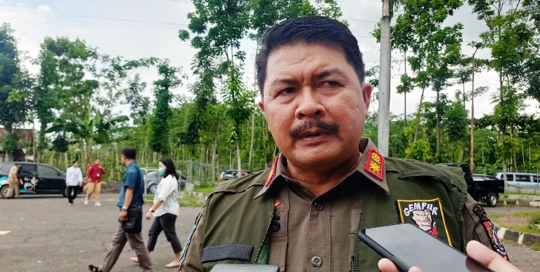 TINDAK TEGAS: Kepala Bakesbangpol Jember Edy Budi Susilo.