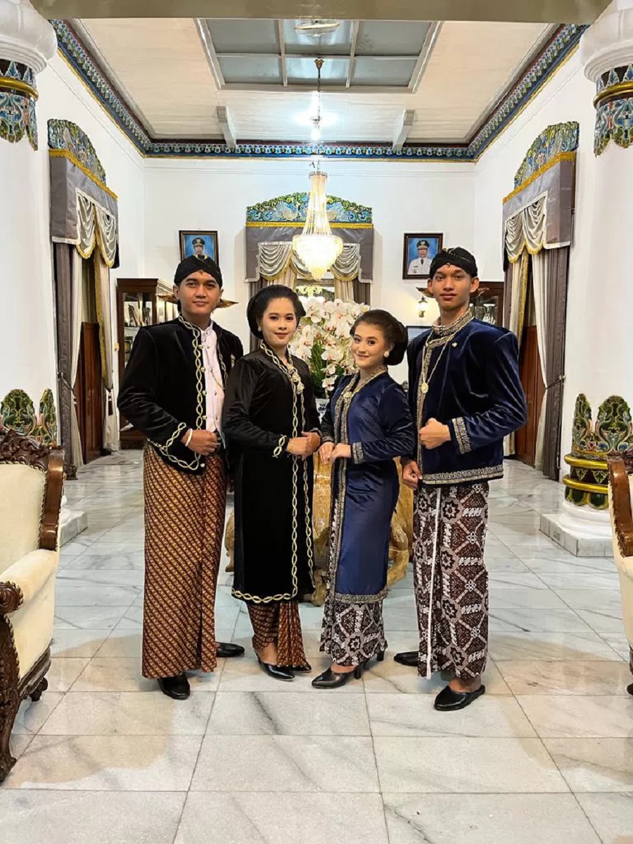 Beginilah penampakan desain pakaian adat khas Kabupaten Madiun resmi ditetapkan setelah &nbsp;nelalui uji publik di Pendopo Muda Graha.
