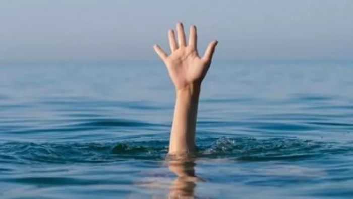 Nasib tragis menimpa HR, 62, kemarin pagi (10/7). Niat hati sehat dengan berenang, pria ini malah meninggal karena tenggelam di Kolam Renang Tirtomoyo, Manahan, Solo.