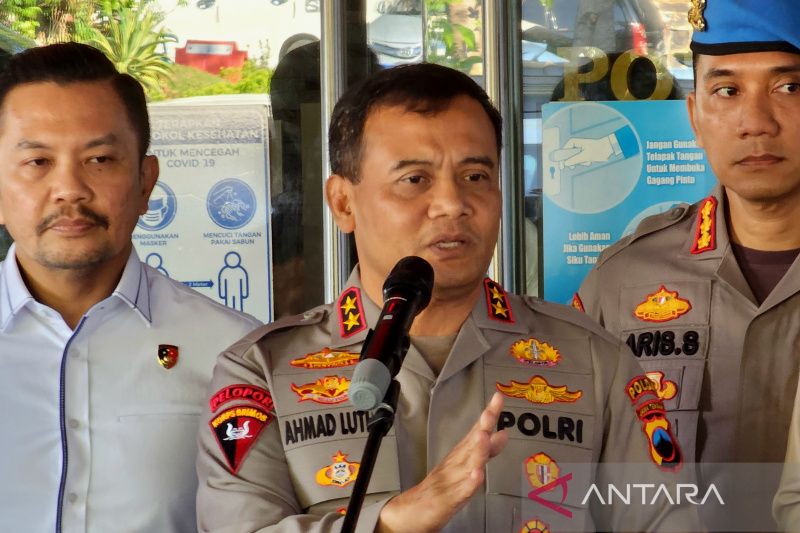 Kapolda Jateng Irjen Pol.Ahmad Luthfi menyampaikan perkembangan penanganan kasus tewasnya tahanan Polresta Banyumas di Semarang, Senin.
