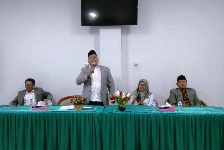 SAMPAIKAN PENGUMUMAN: Panitia penjaringan bakal calon rektor mengadakan konferensi pers penetapan Calon Rektor UIN KHAS Jember periode 2023-2027.