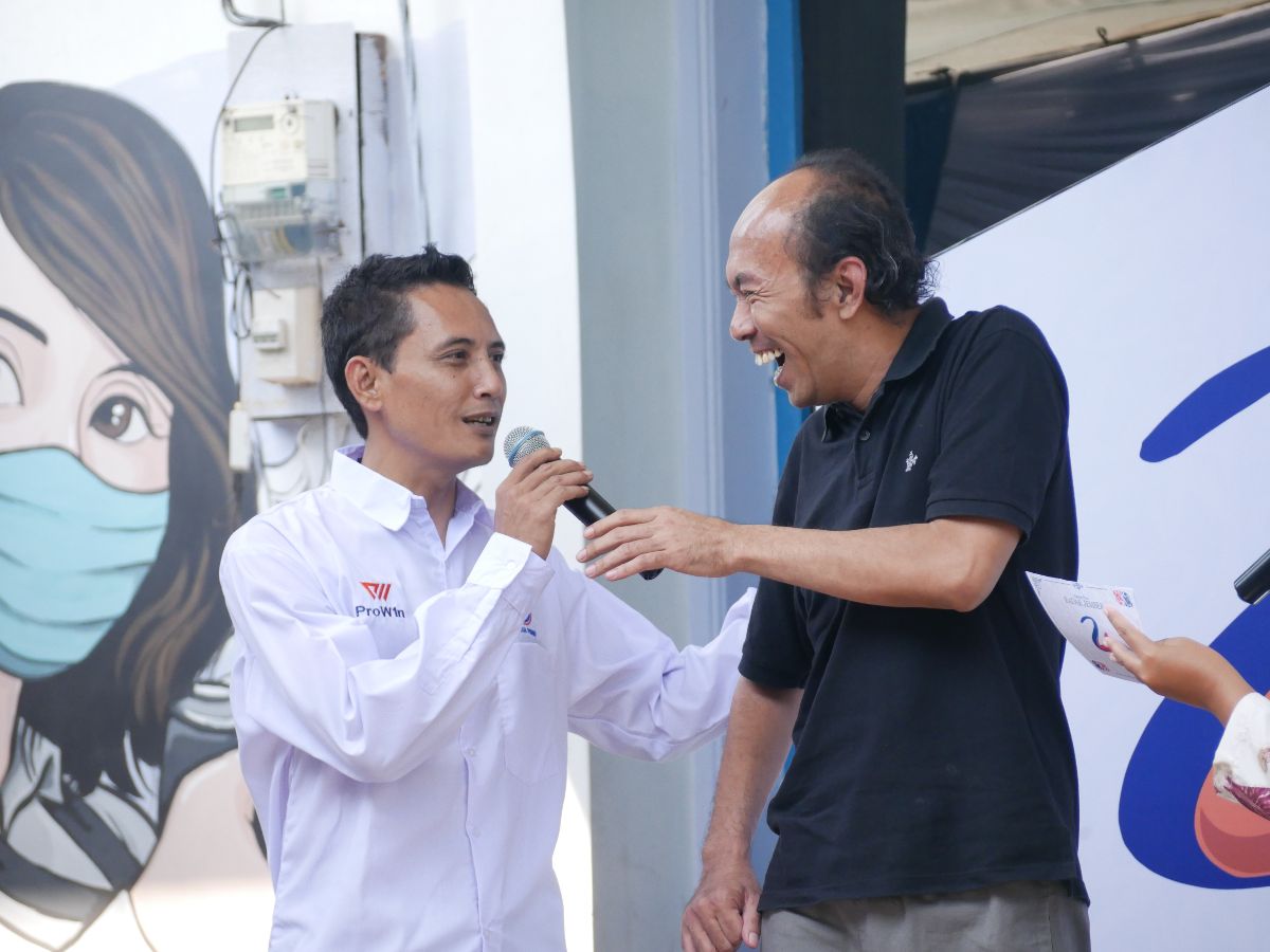 Mantan GM Winardi Nawa Putra dan mantan manager iklan Indra Agustian