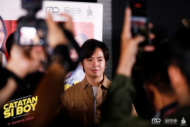 Aktor Angga Yunanda, pemeran Boy di film "Catatan Si Boy" yang akan tayang mulai 17 Agustus 2023.