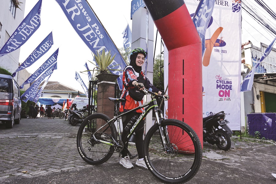 GOWES CERIA: Audry Nelsa Herfiandri, Mahasiswa Universitas Jember, ketika berpartisipasi dalam Cycling Mode On Jawa Pos Radar Jember, beberapa hari lalu.